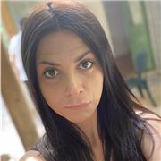 Laureata in giurisprudenza, con master per L abilitazione all insegnamento impartisce lezioni di diritto